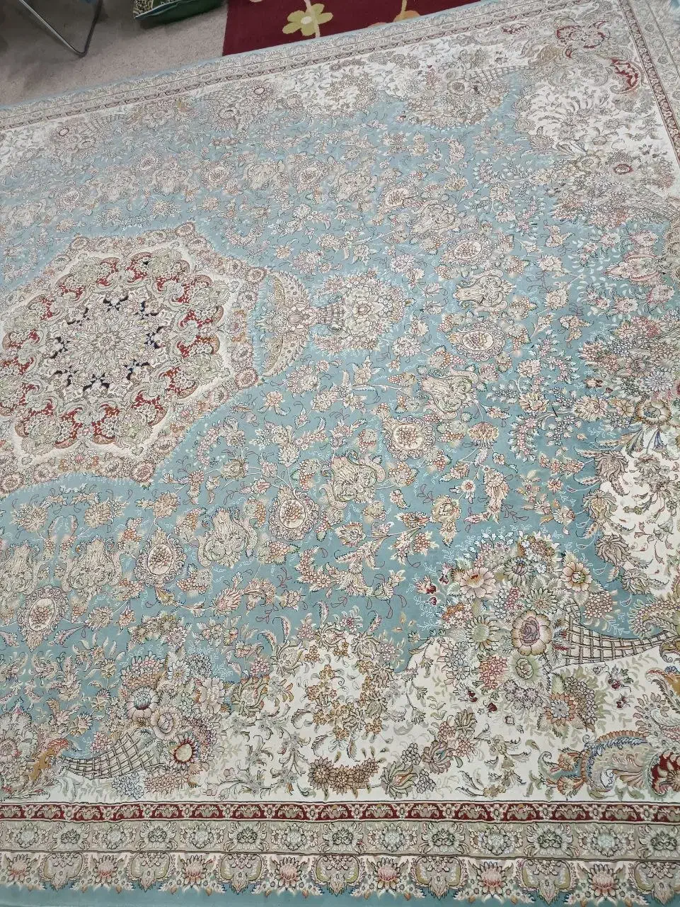فرش آبی روشن ۱۲۰۰ شانه سالم|فرش|مشهد, شهید شهریاری|دیوار