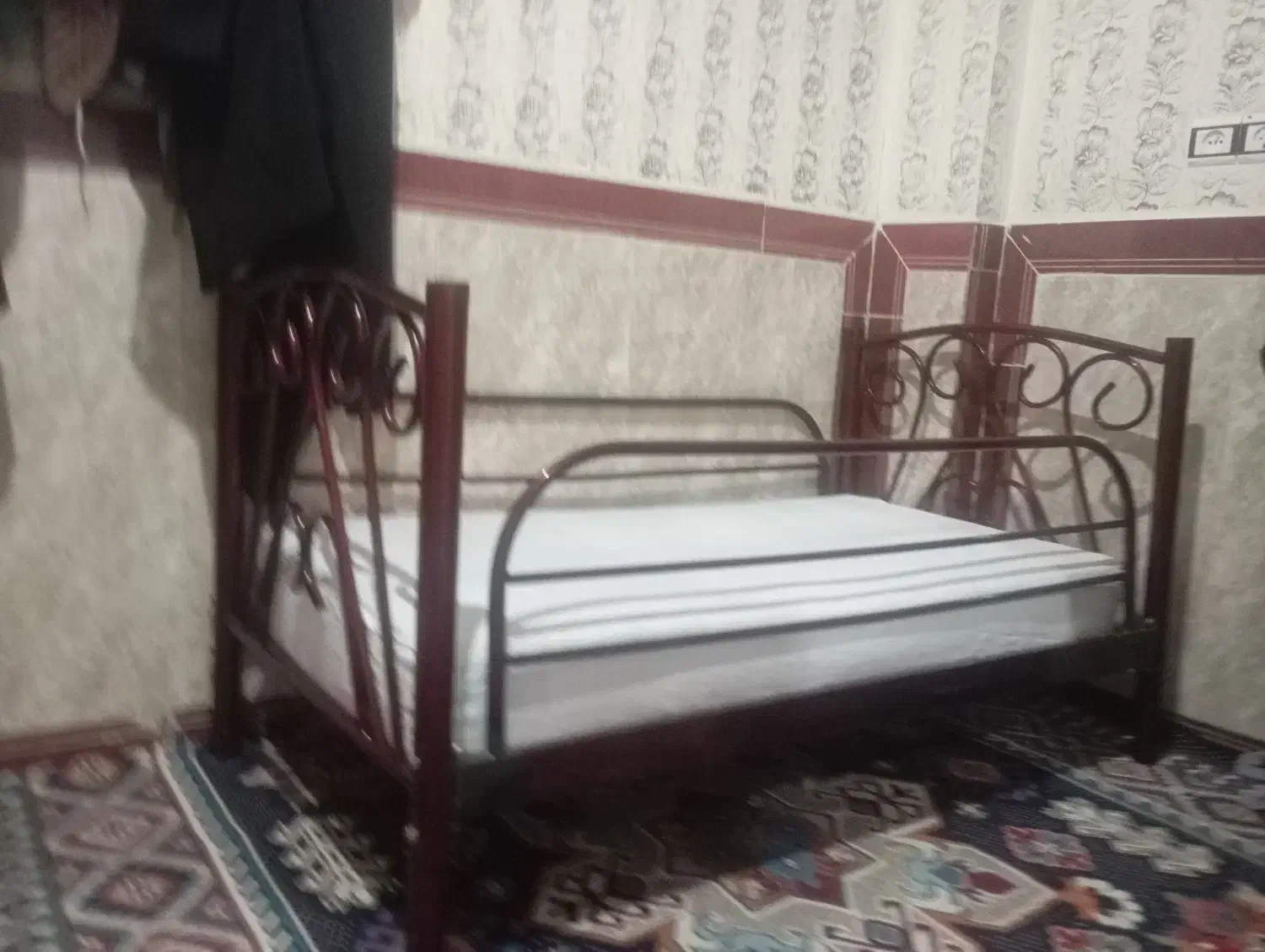 تخت بچه گونه|تخت و صندلی بچه|کرمانشاه, |دیوار