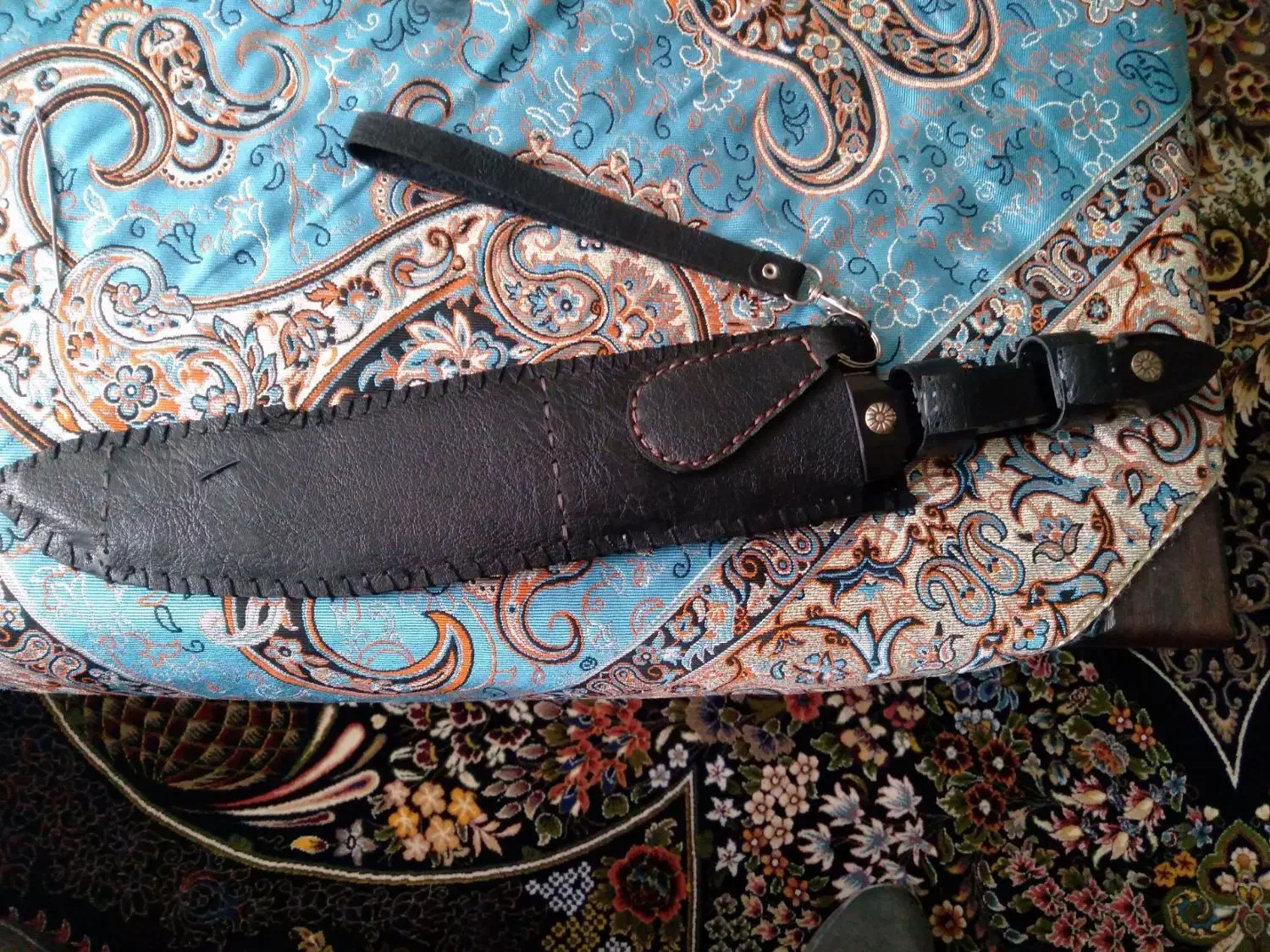 چاقو زینتی|کلکسیون اشیاء عتیقه|بروجرد, |دیوار