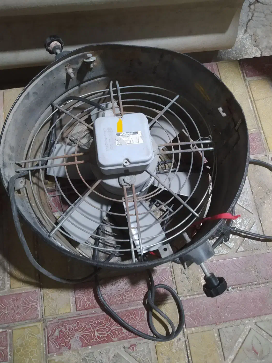 یک دستگاه فن‌‌پرقدرت|پنکه و تصفیه‌کنندهٔ هوا|میاندوآب, |دیوار