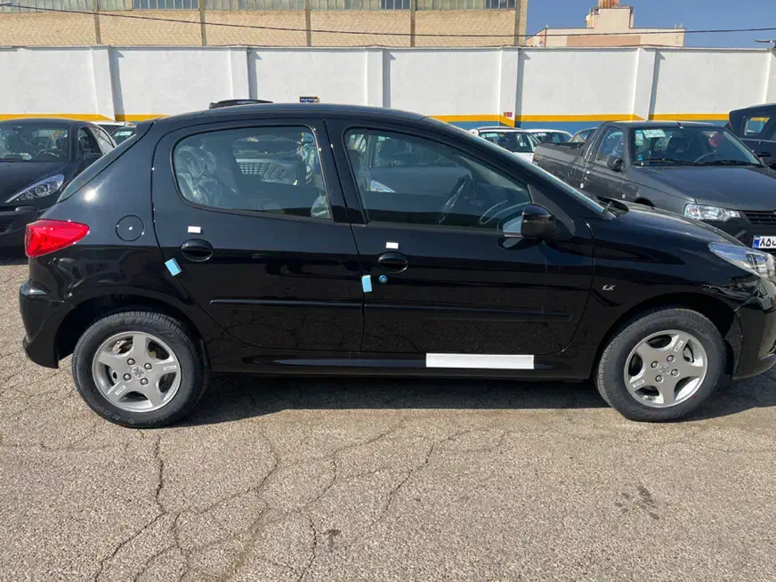 پژو مشکی 1403 کارکرد 4000|خودرو سواری و وانت|شیراز, شهرک امام حسین|دیوار