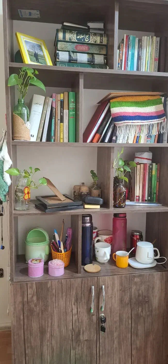 لوستر سه شاخه چوبی و کتابخانه چهار طبقه دردار|لوستر و چراغ آویز|تهران, تهرانپارس شرقی|دیوار