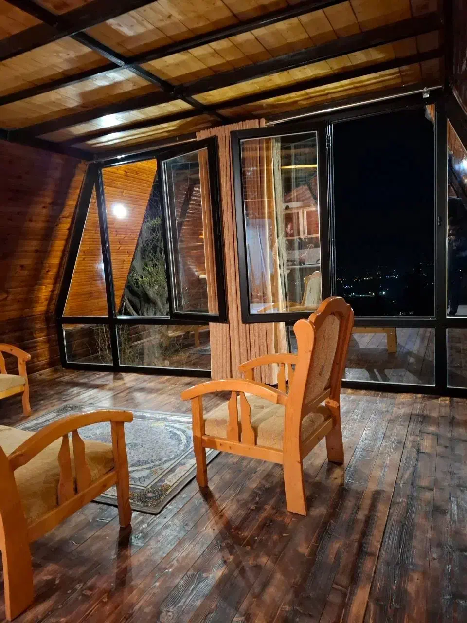 کلبه سوئیسی آبشار|اجارهٔ کوتاه‌مدت ویلا و باغ|نشتارود, |دیوار