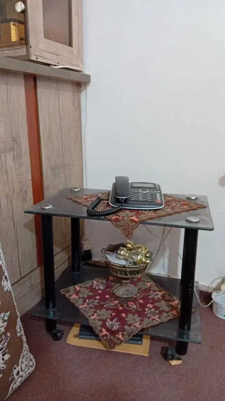 میز خیلی کمیاب برای گلدان و تلفن و غیره و کمد|میز تلفن|فریدونکنار, |دیوار