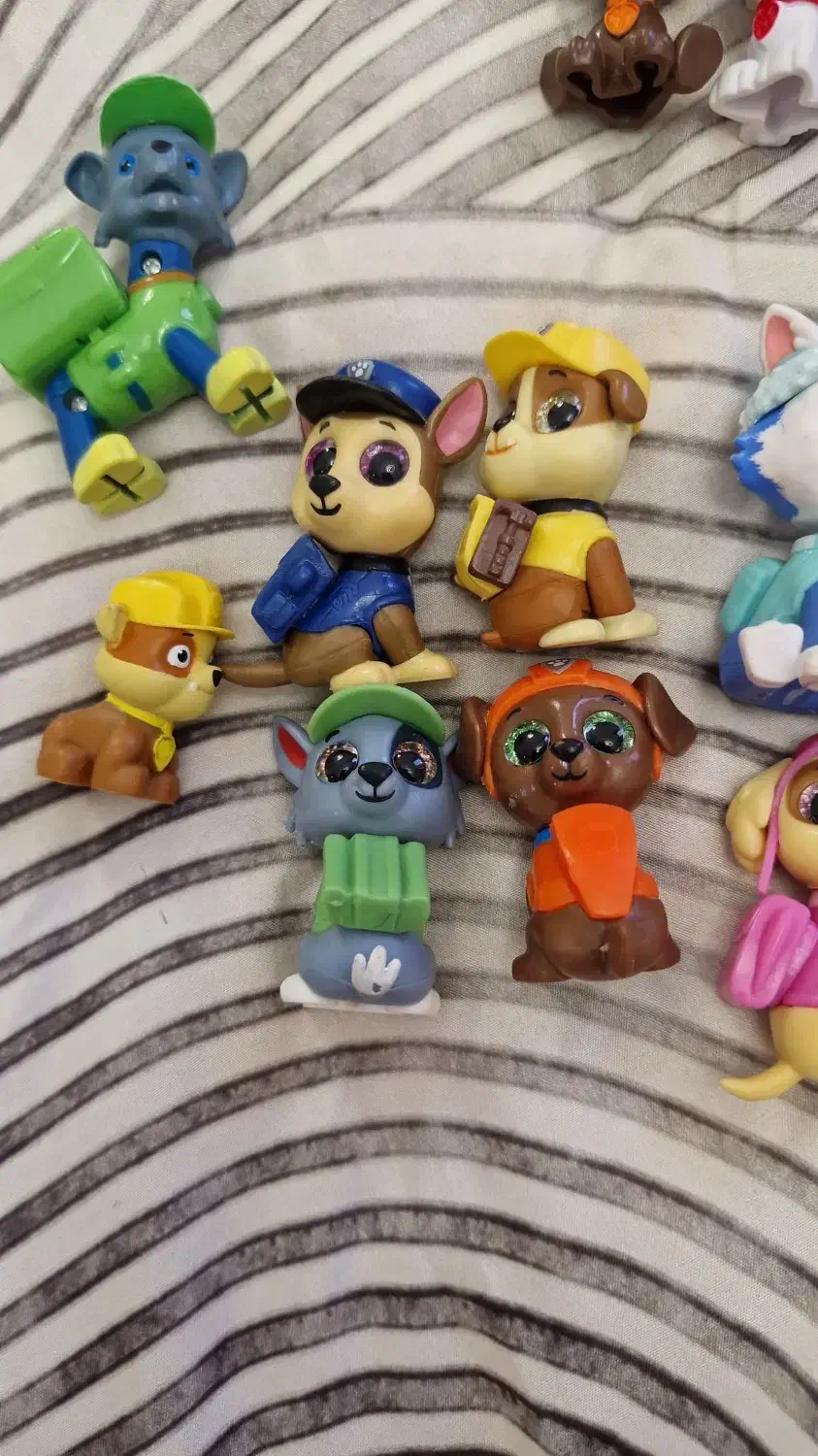 فیگور سگ های نگهبان|اسباببازی بچه|پردیس, فاز ۲|دیوار