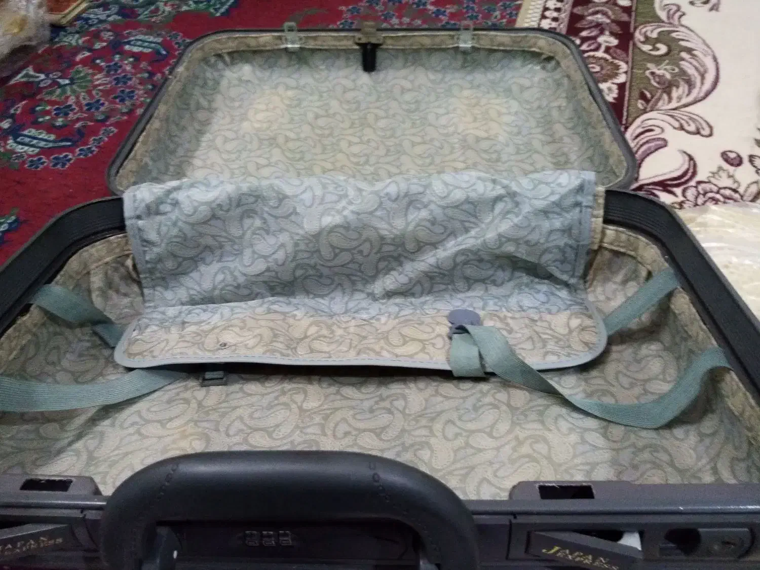 چمدان|کیف، کفش، کمربند|شیراز, فخرآباد (دروازه کازرون)|دیوار