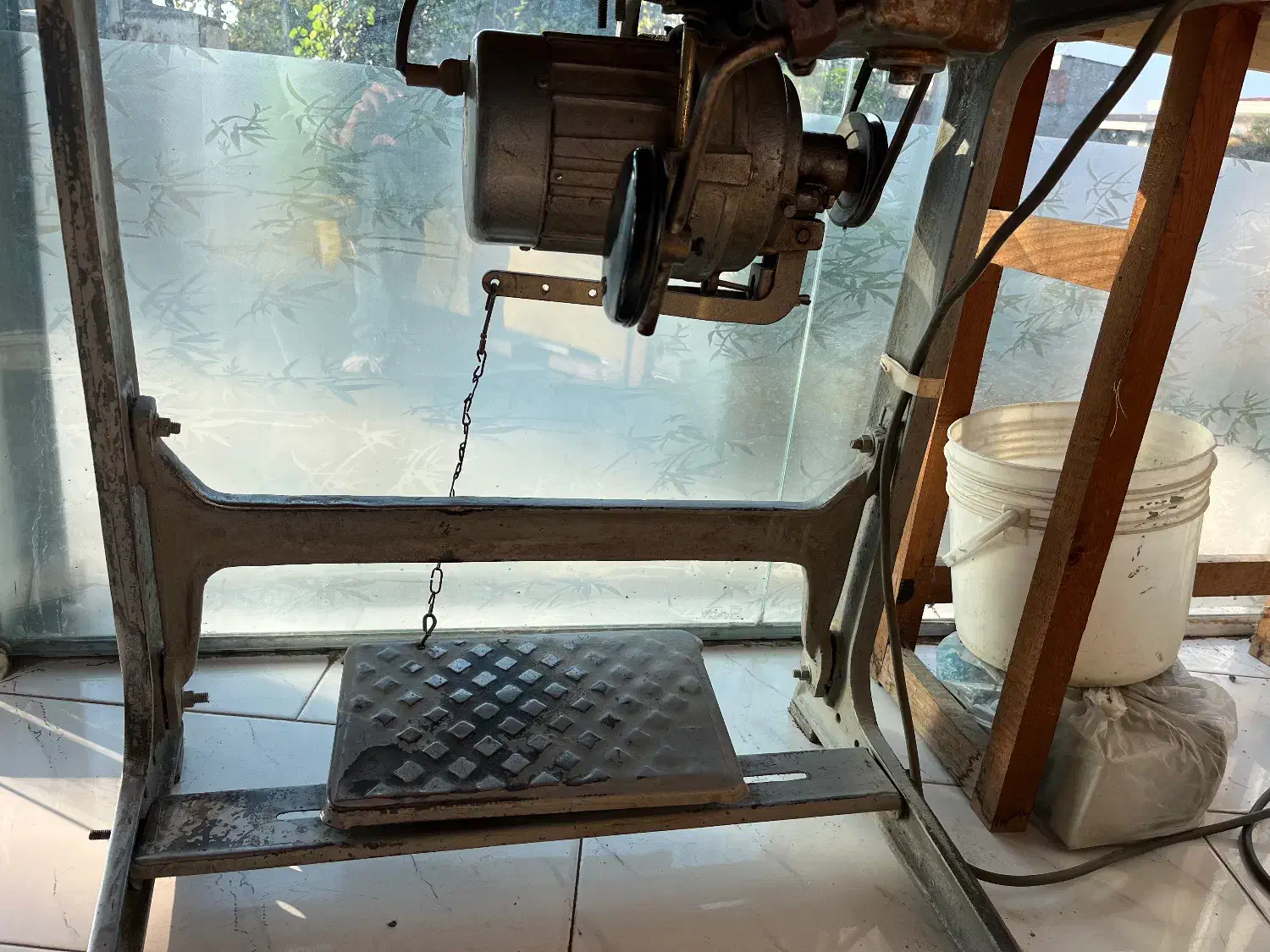 چرخ خیاطی صنعتی|چرخ خیاطی و ریسندگی|ساری, |دیوار