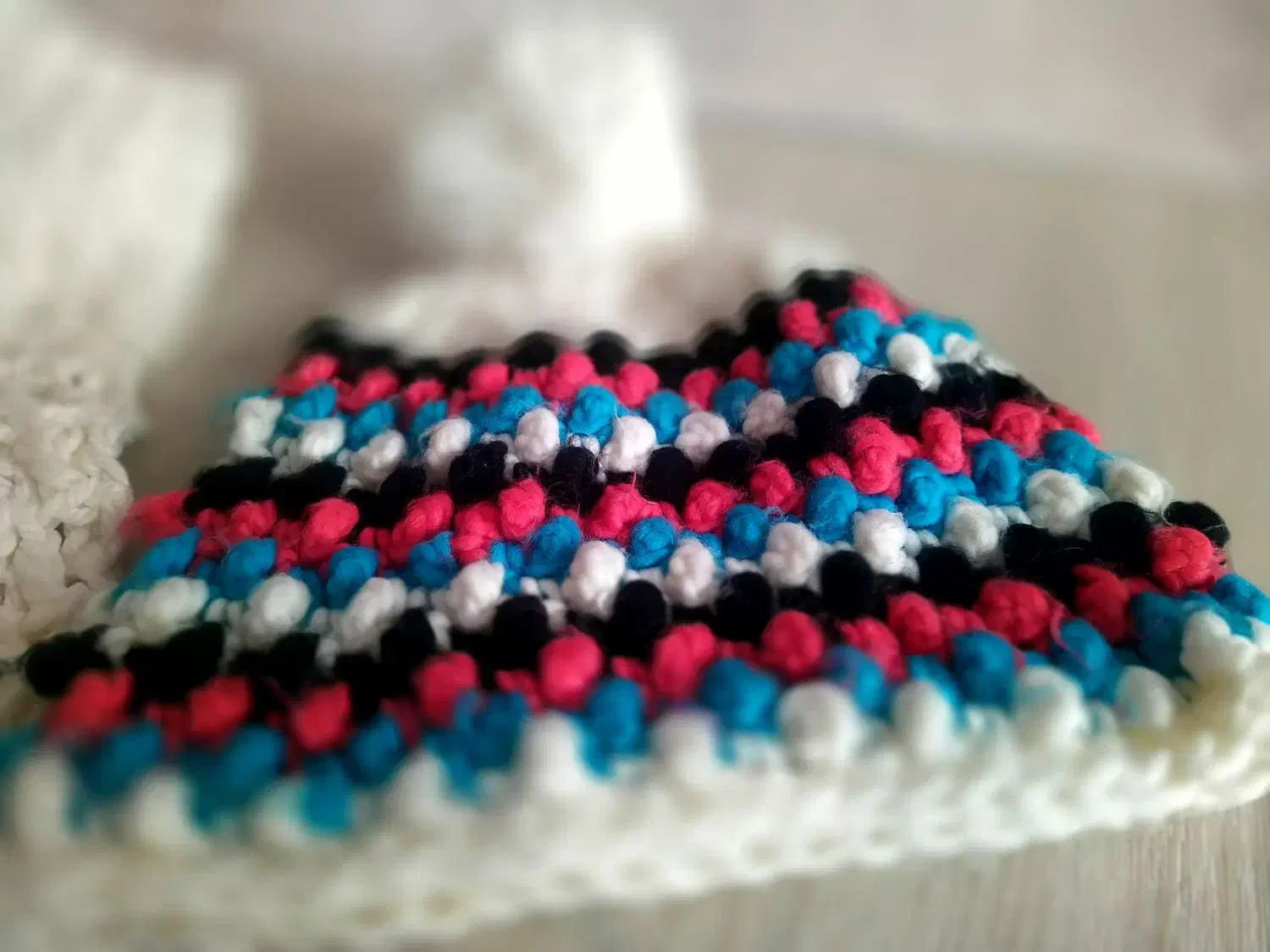 شال و کلاه بافت|لباس|ری, شهادت|دیوار