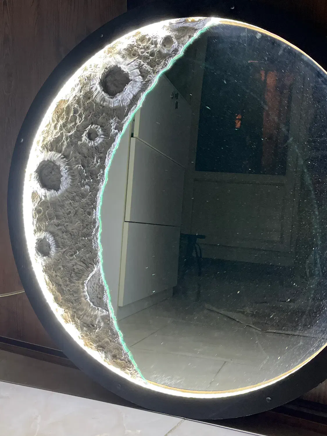 آینه پتیه ماه|آینه|قم, پردیسان|دیوار