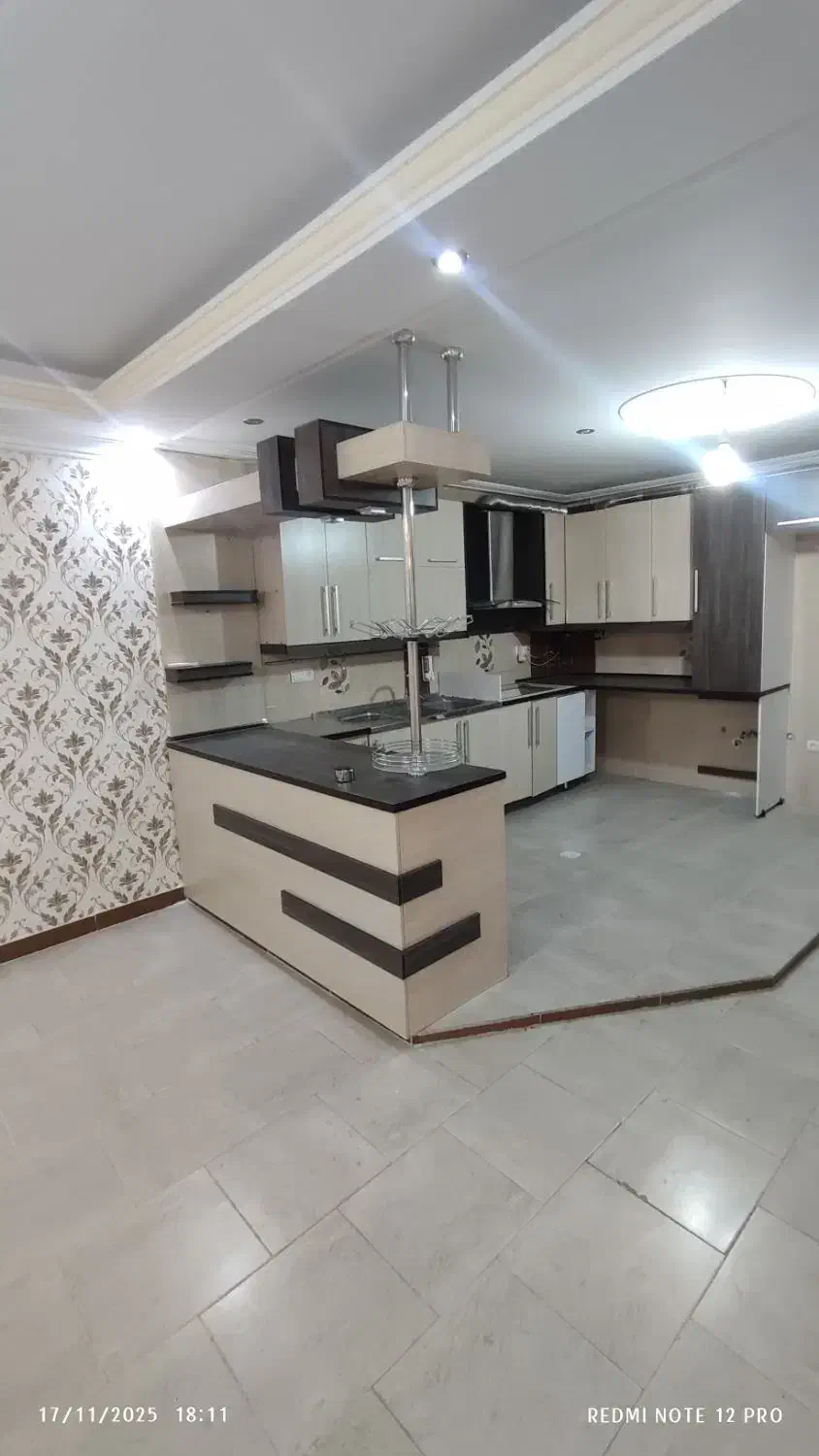 110 متر / تک واحدی/ گلسرخی|فروش آپارتمان|بروجرد, |دیوار