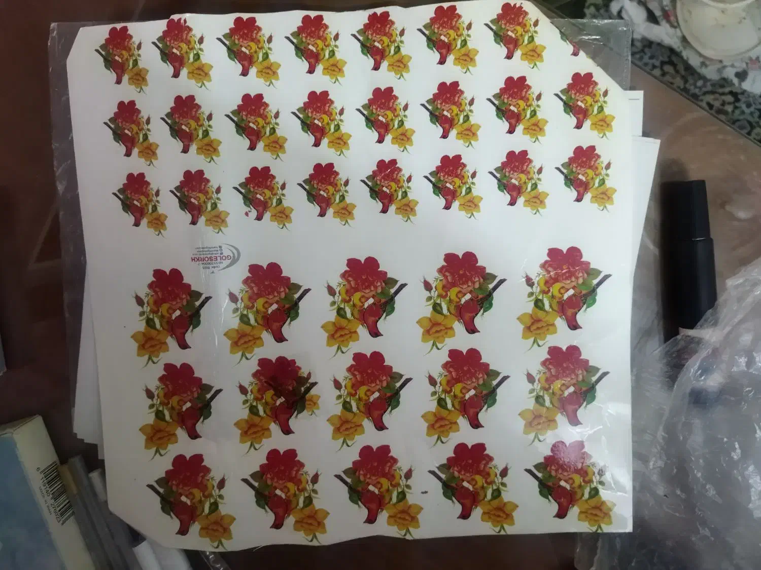 کاغذ گلاسه A4 کاغذکالک یک بسته لنزطرح دار|لوازم التحریر|اصفهان, جلوان|دیوار