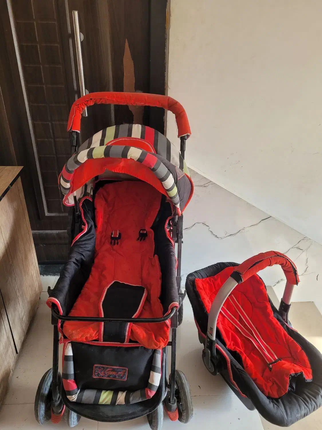 دو عدد کالسکه و یک عدد کریر|کالسکه و لوازم جانبی|شیراز, لاله|دیوار