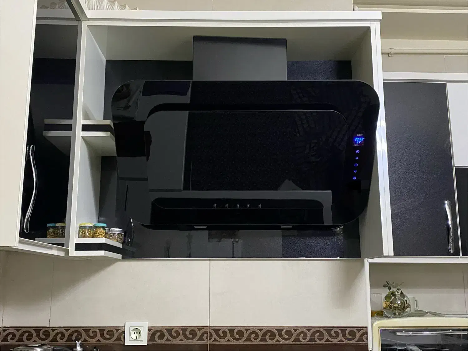 هود اخوان|هود|شاهرود, |دیوار