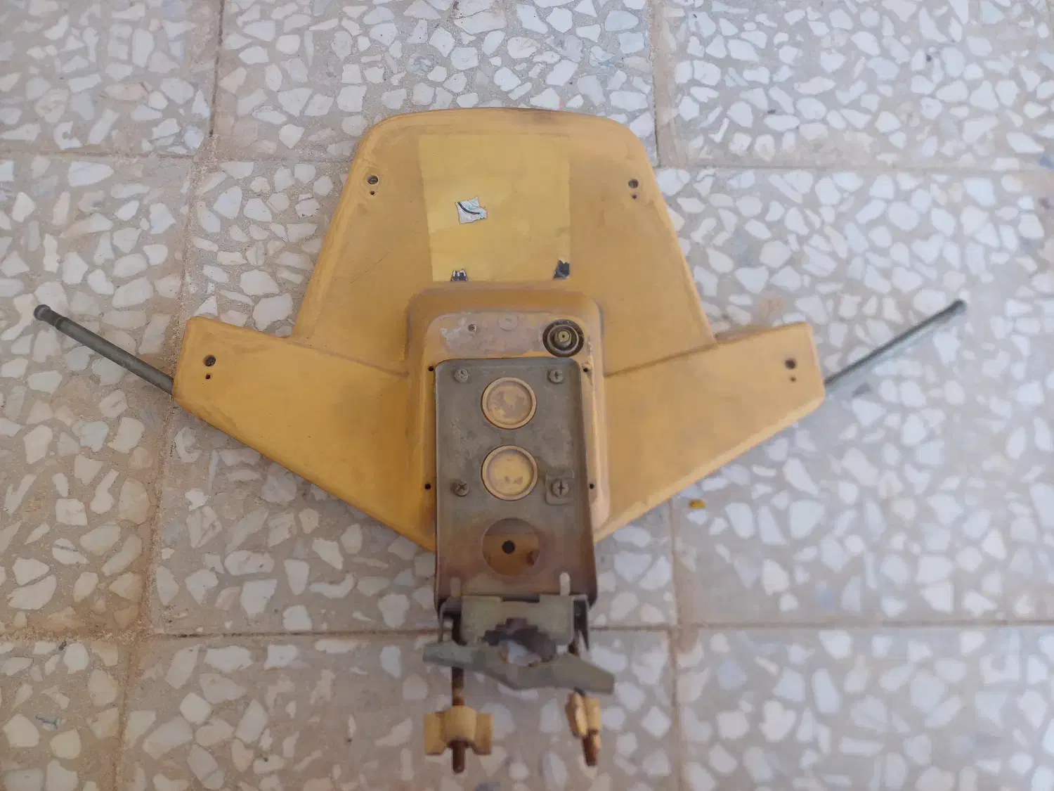 آنتن|صوتی و تصویری|قم, وادی السلام|دیوار