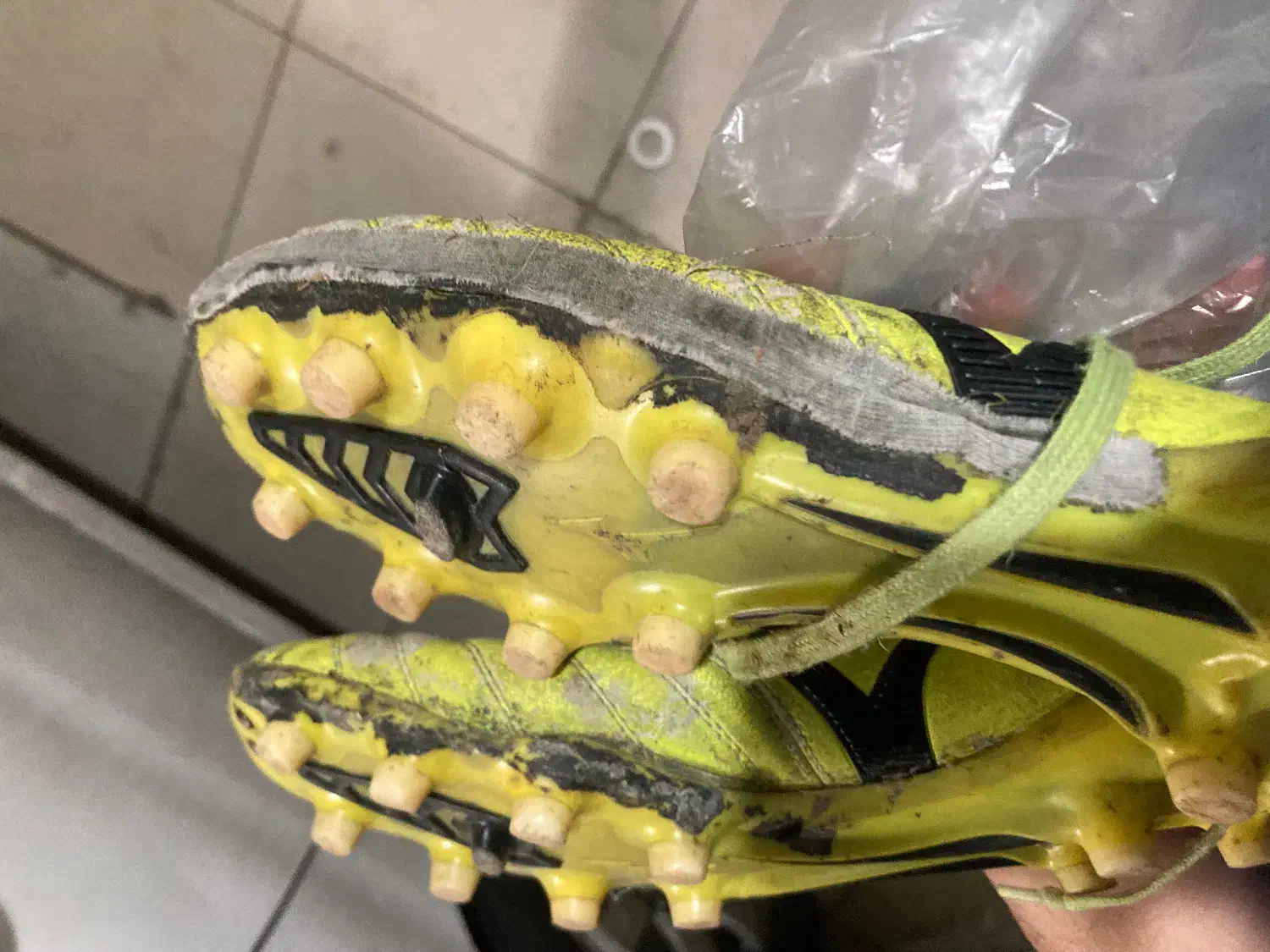 کفش میخی چمن میزانو‌|کیف، کفش، کمربند|تبریز, |دیوار