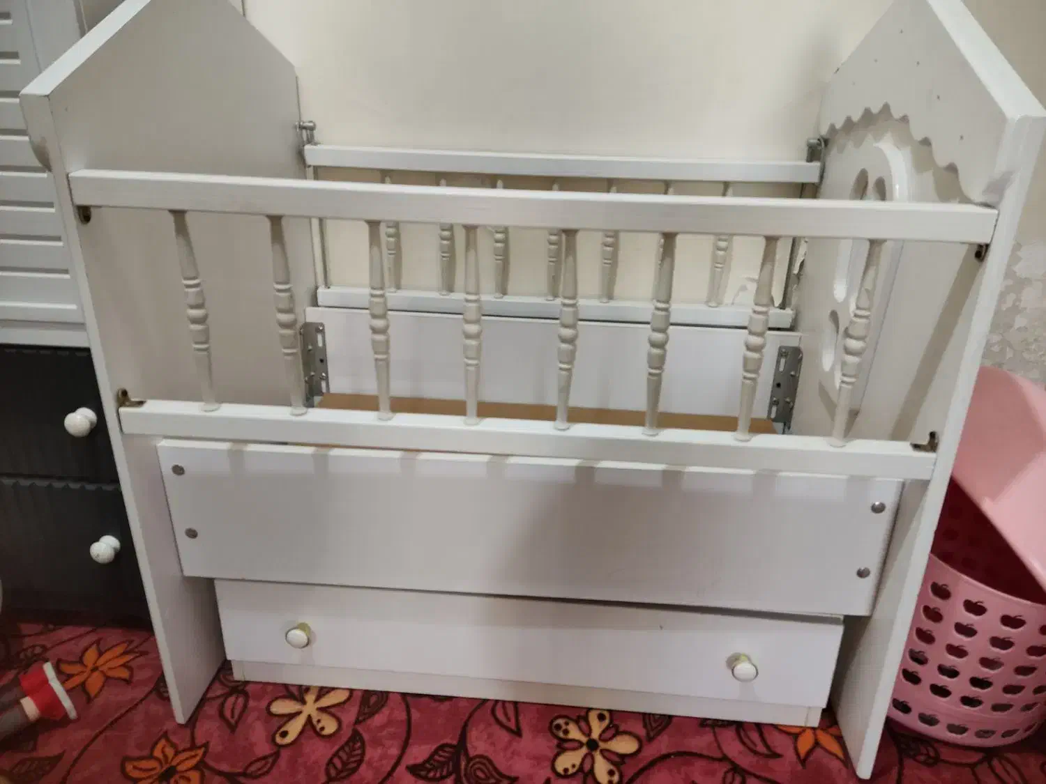 تخت نوزاد کودک همراه تشک|تخت و صندلی بچه|باغستان, |دیوار