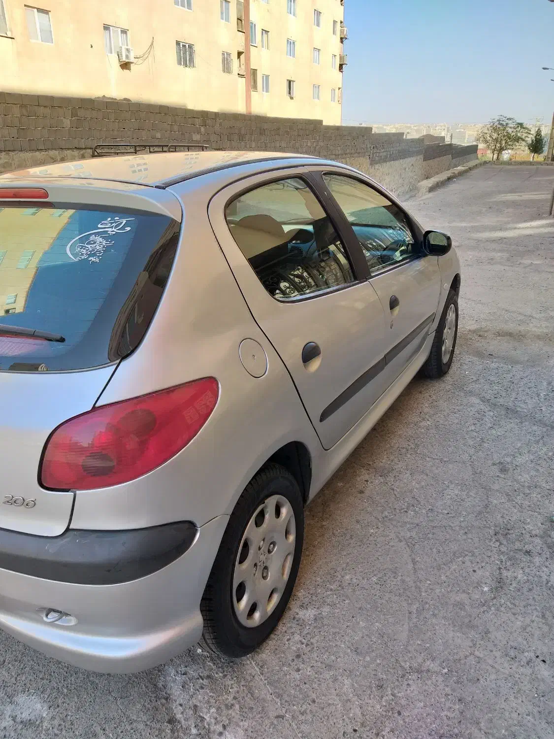 پژو ۲۰۶ مدل ۸۵ نقره ای متالیک|خودرو سواری و وانت|رباطکریم, مسکن مهر آبشناسان|دیوار