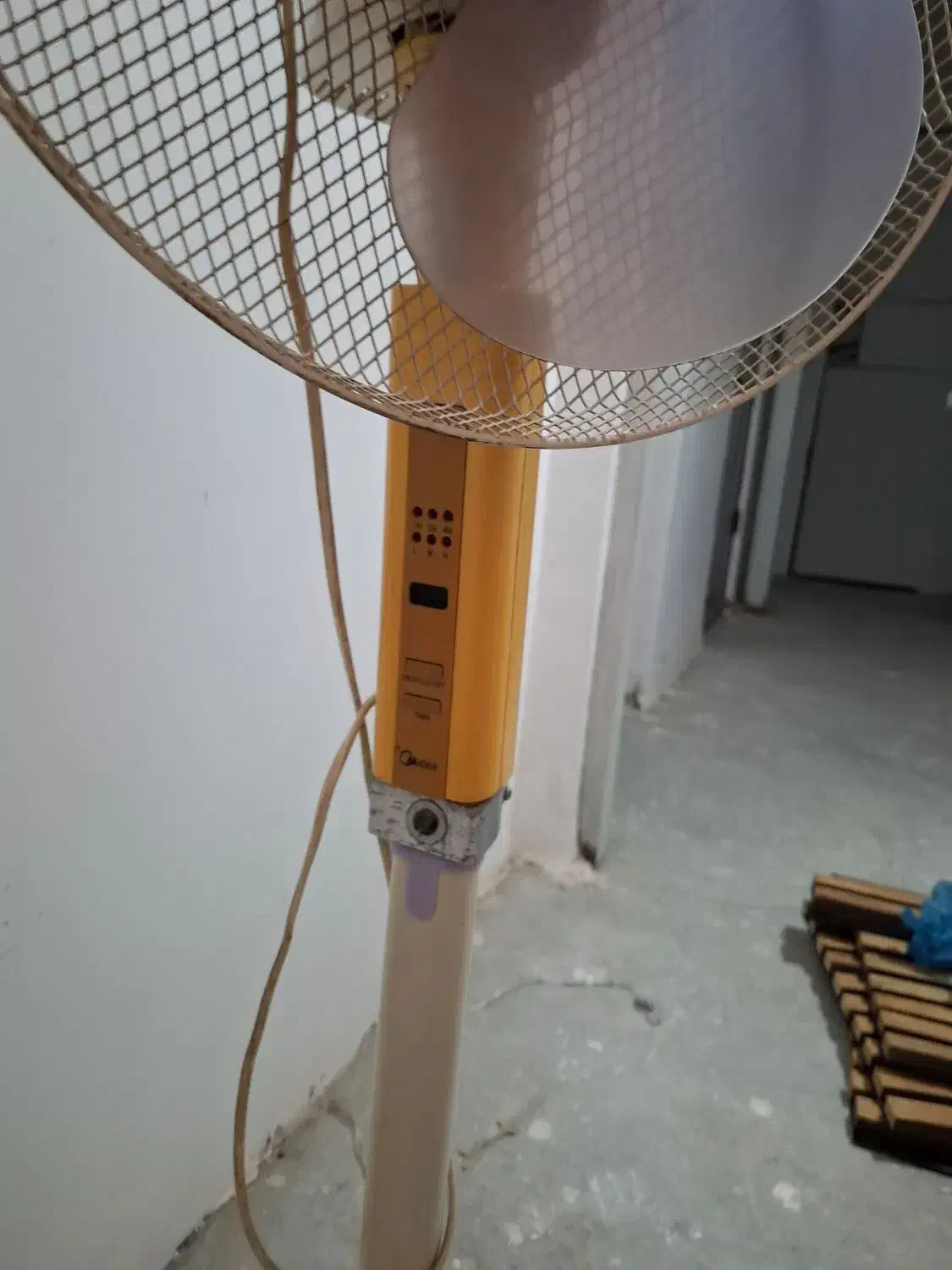 پنکه پایه بلند|پنکه و تصفیه‌کنندهٔ هوا|رشت, نیکمرام|دیوار