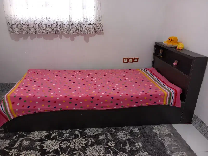 تخت خواب و کتابخانه و شلف و عروسک|اسباببازی بچه|نهاوند, |دیوار