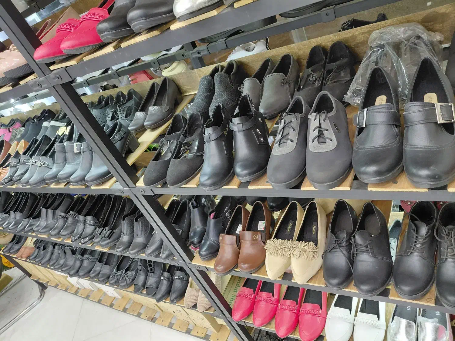 کالج زنانه|کیف، کفش، کمربند|نظرآباد, رسالت|دیوار