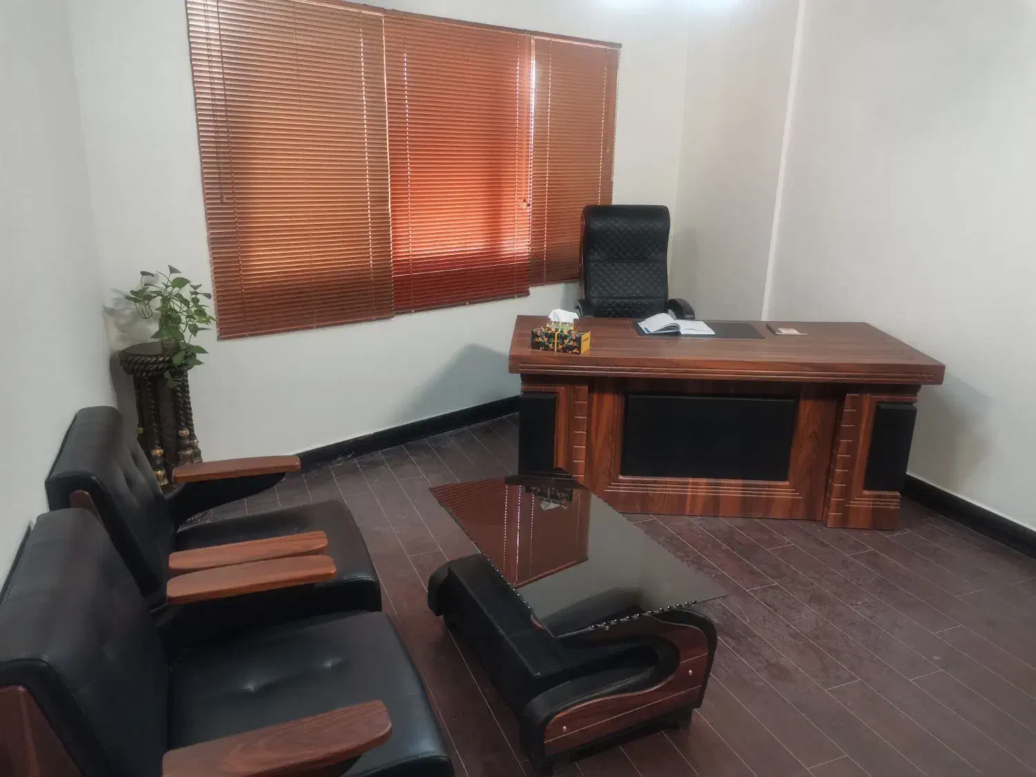 استخدام منشی خانم دفتر مشاوره|استخدام اداری و مدیریت|یزد, |دیوار