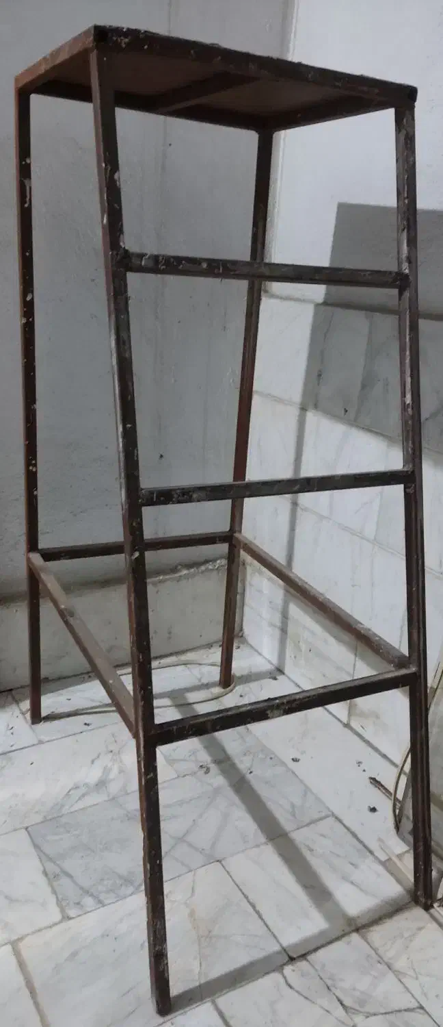 چهارپایه آهنی|صندلی و نیمکت|گرگان, |دیوار