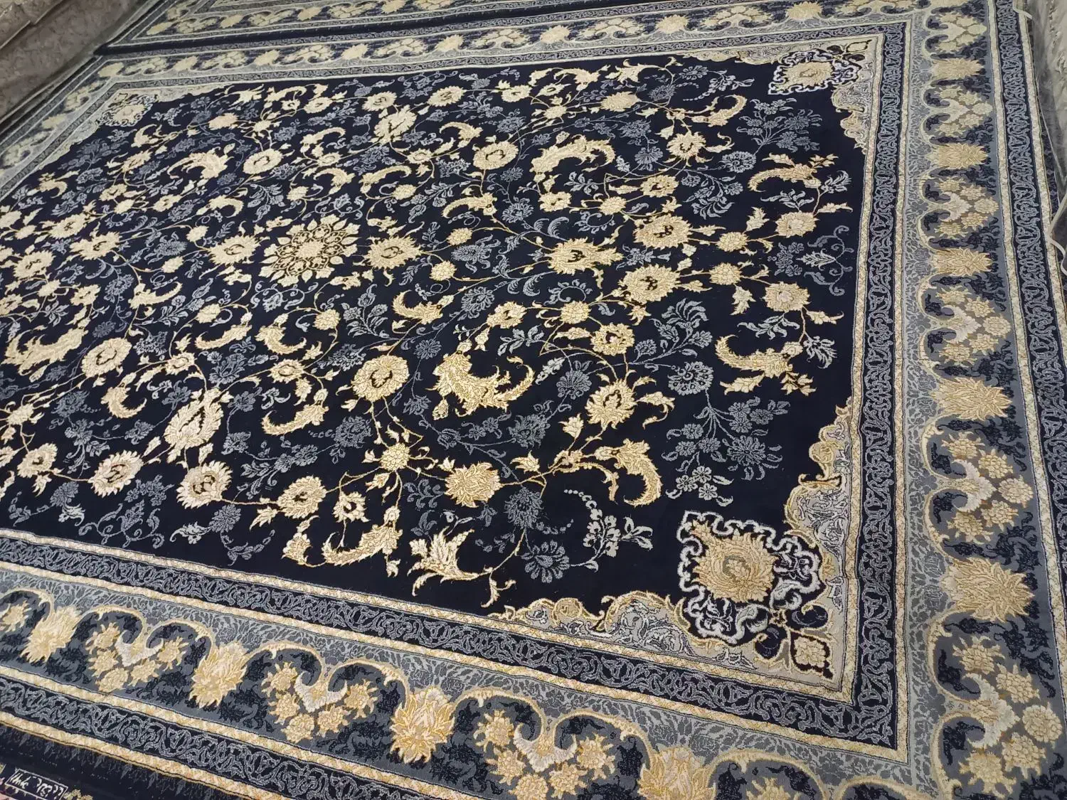 دوعددفرش ۷۰۰شانه پاتریس طرح گل افشان|فرش|چناران, |دیوار