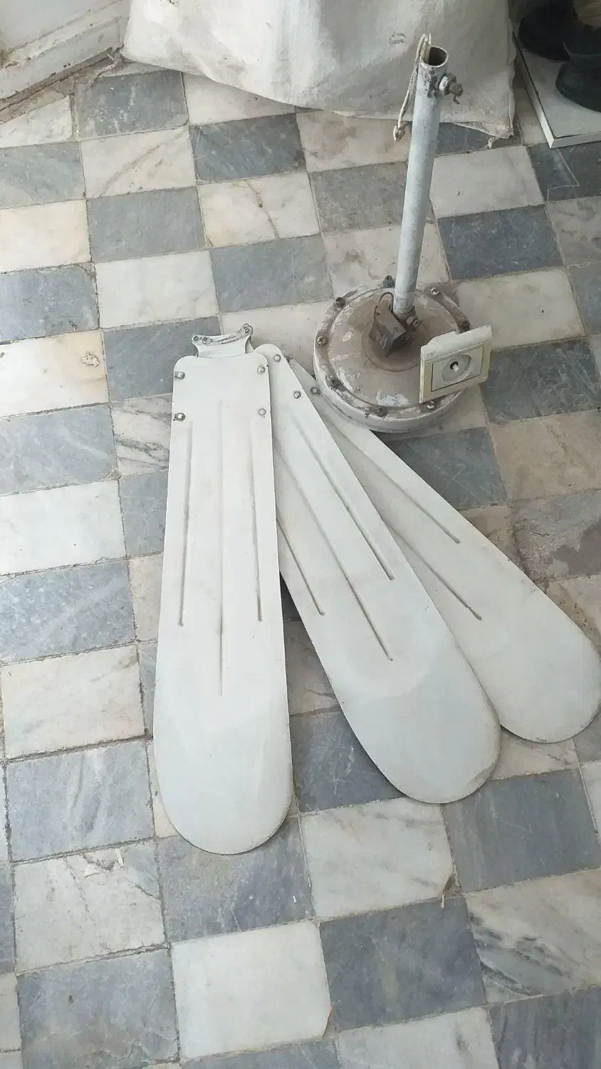 پنکه سقفی|پنکه و تصفیه‌کنندهٔ هوا|قم, شهر قائم|دیوار