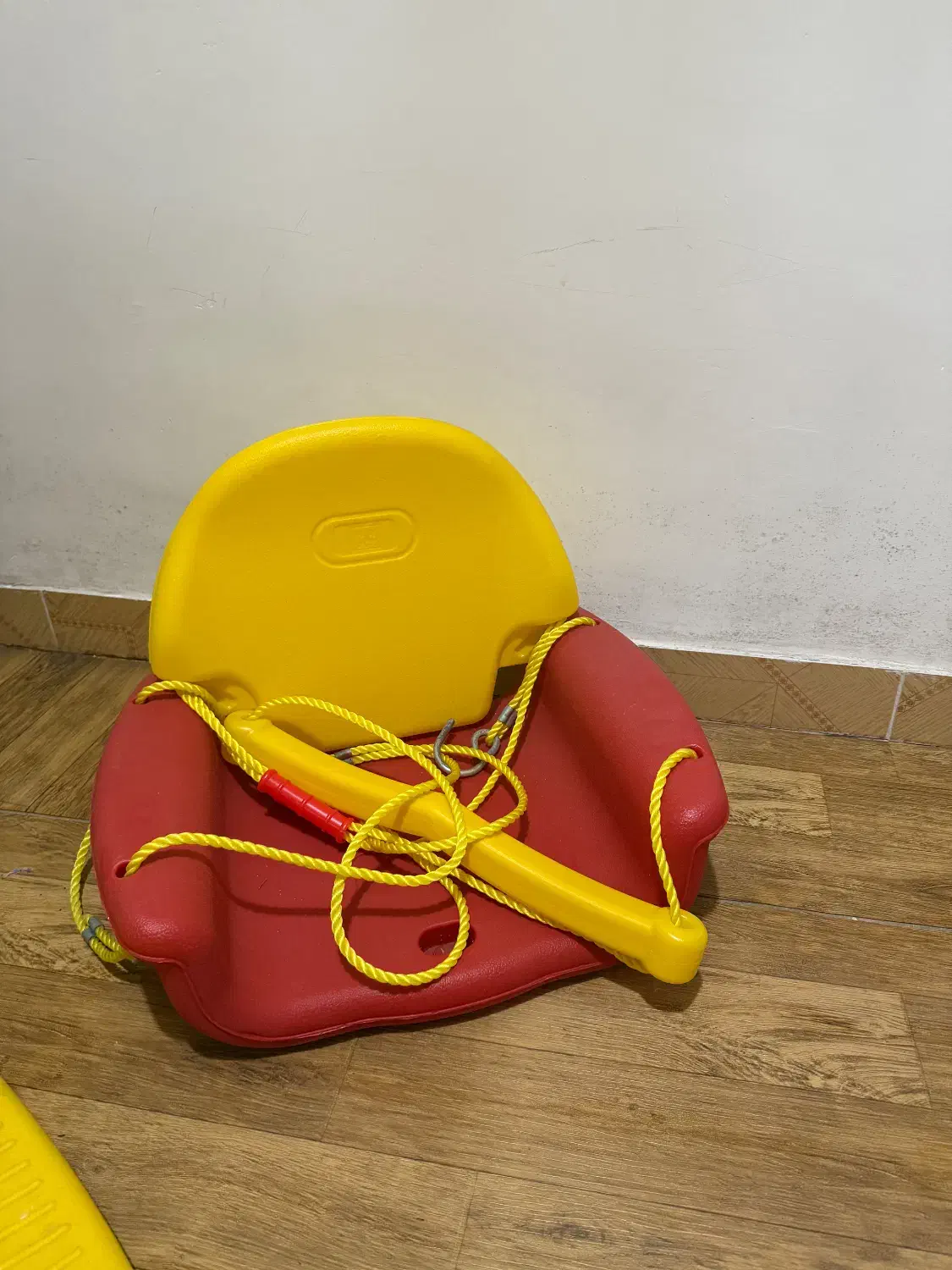 الاکلنگ پلاستیکی و تاب پلاستیکی|اسباب‌بازی بچه|صومعه‌سرا, |دیوار