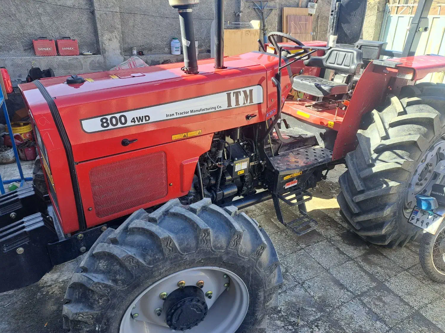 تراکتور ۸۰۰ صفر|خودرو سنگین|لنجان, |دیوار