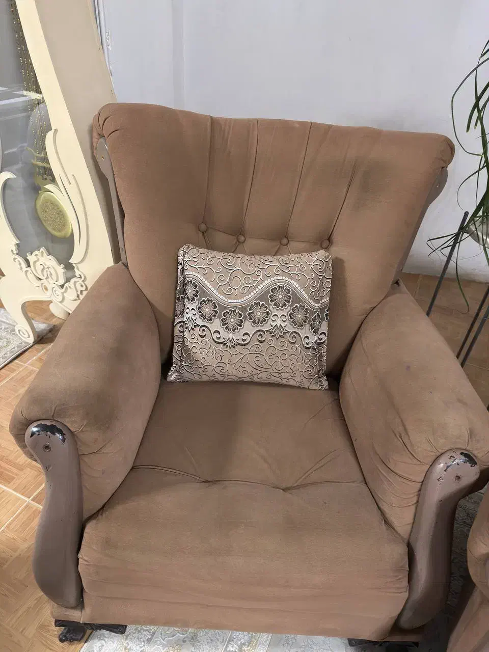 یک ست مبل هفت نفره و یک بوفه و میز عسلی|مبلمان خانگی و میز عسلی|آستارا, |دیوار