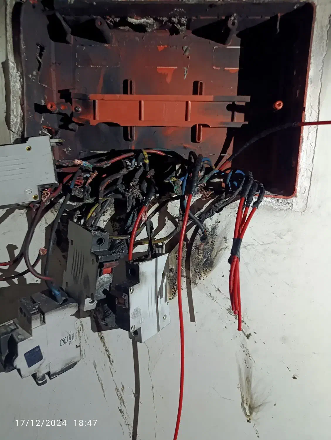 تعمیر فوری برق سه فاز ونک فاز عیب یابی تخصصی|خدمات پیشه و مهارت|کرمانشاه, |دیوار