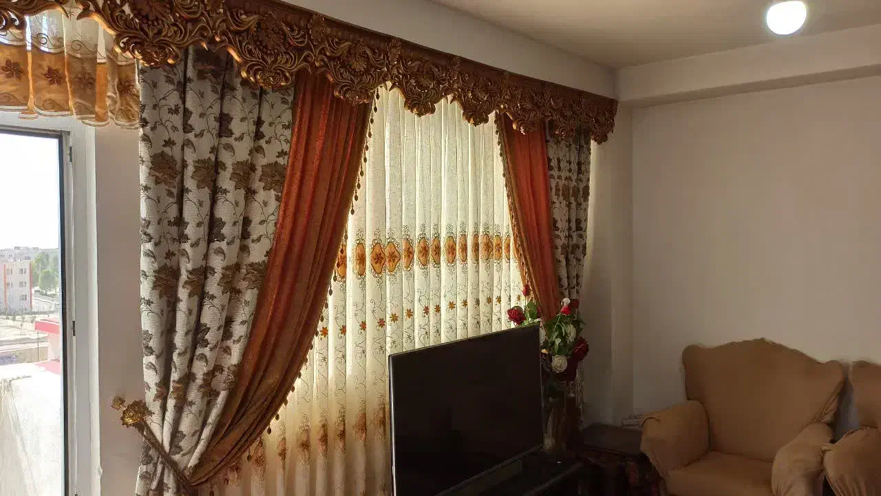 پرده کاملا سالم و نو|پرده، رانر، رومیزی|میانه, |دیوار