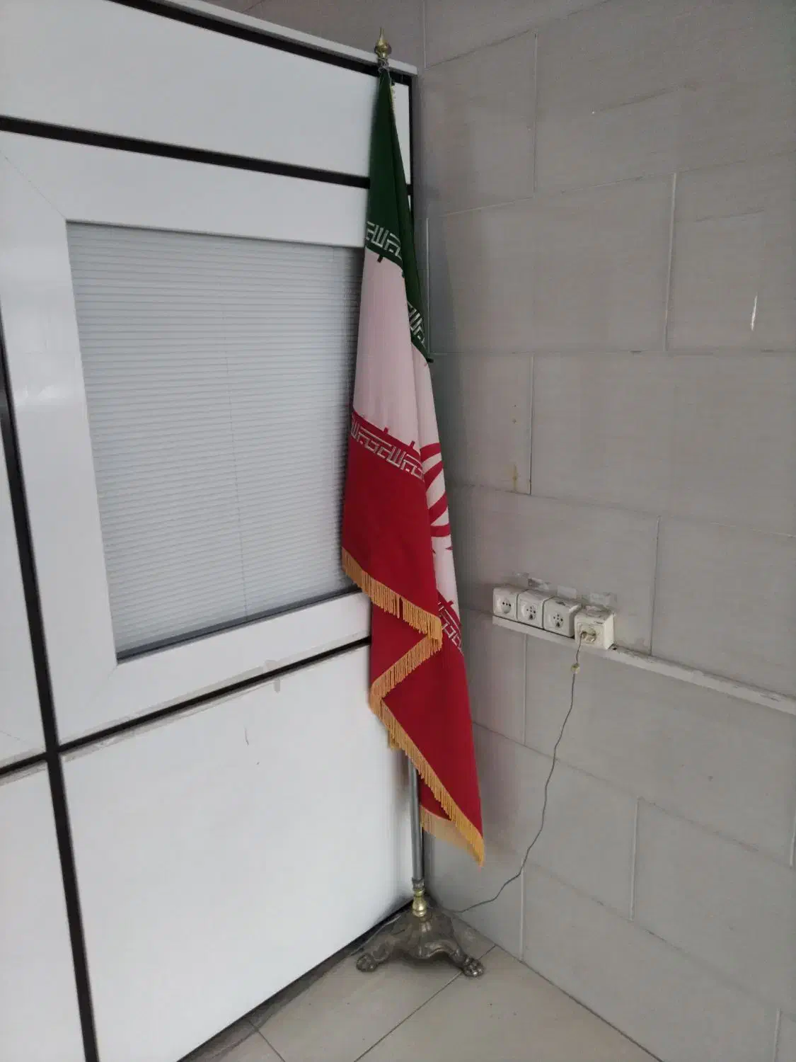 پرچم ایران ایستاده با پایه فلزی|فروشگاه و مغازه|فردیس, فردیس|دیوار