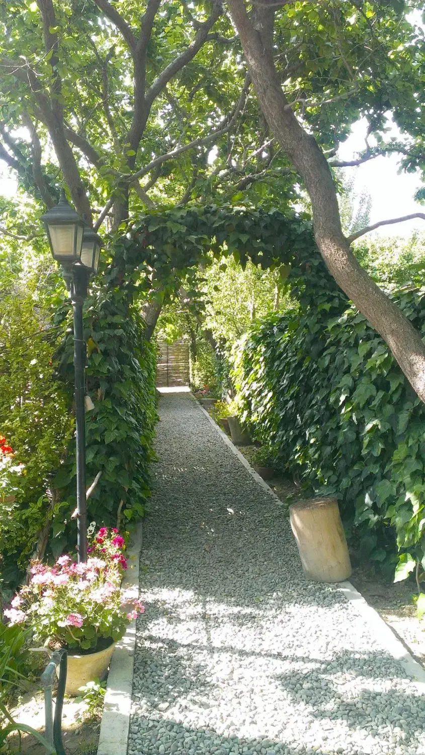 نگهبان باغ|استخدام سرایداری و نظافت|ملایر, |دیوار