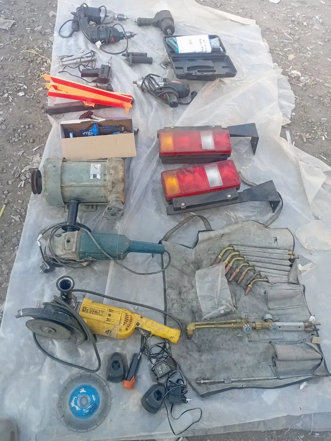 با سلام تعدادی وسایل صنعتی به فروش میرسد|ماشین‌آلات صنعتی|مرند, |دیوار