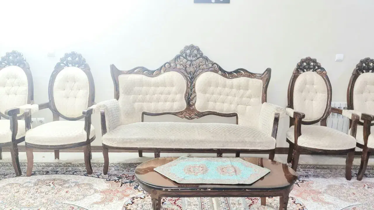 مبل سلطنتی چوب گردو به همراه میز جلومبلی وعسلی|مبلمان خانگی و میز عسلی|اصفهان, شهرک امام خمینی|دیوار