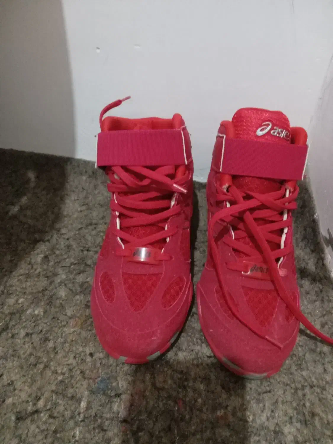 کتونی ورزشی|کیف، کفش، کمربند|رشت, کوی قدس|دیوار