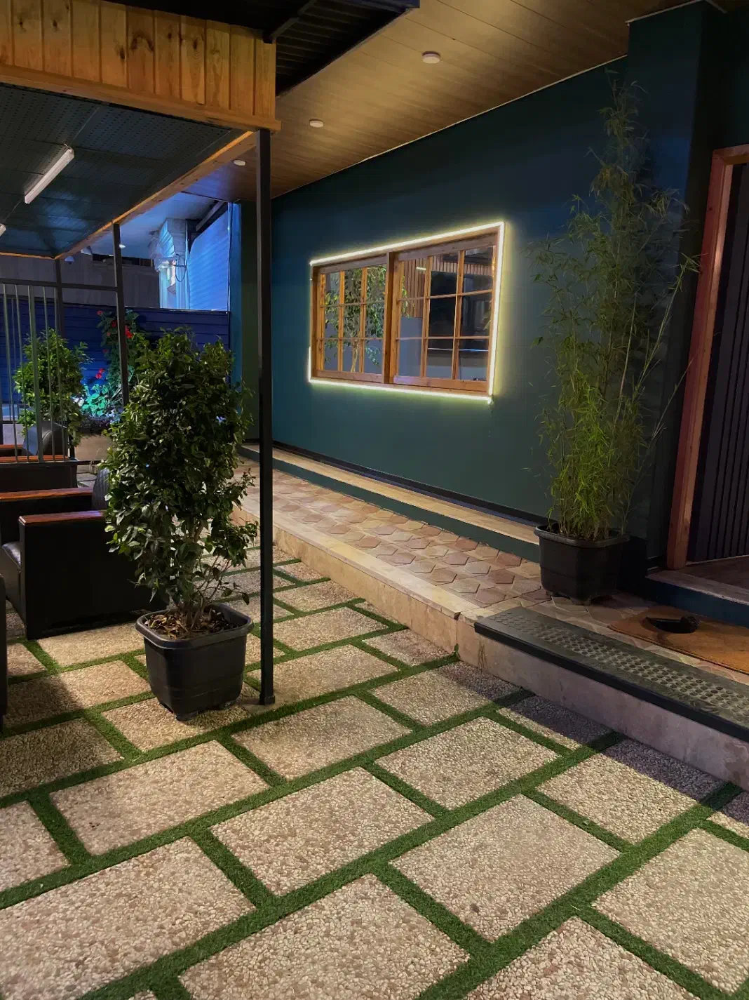 استخدام سالن دار کافه مهر|استخدام خدمات فروشگاه و رستوران|قائمشهر, |دیوار