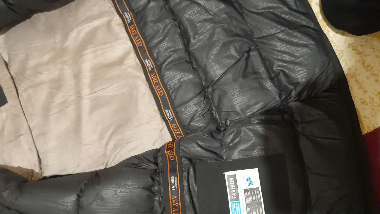 کاپشن|لباس|اردبیل, |دیوار