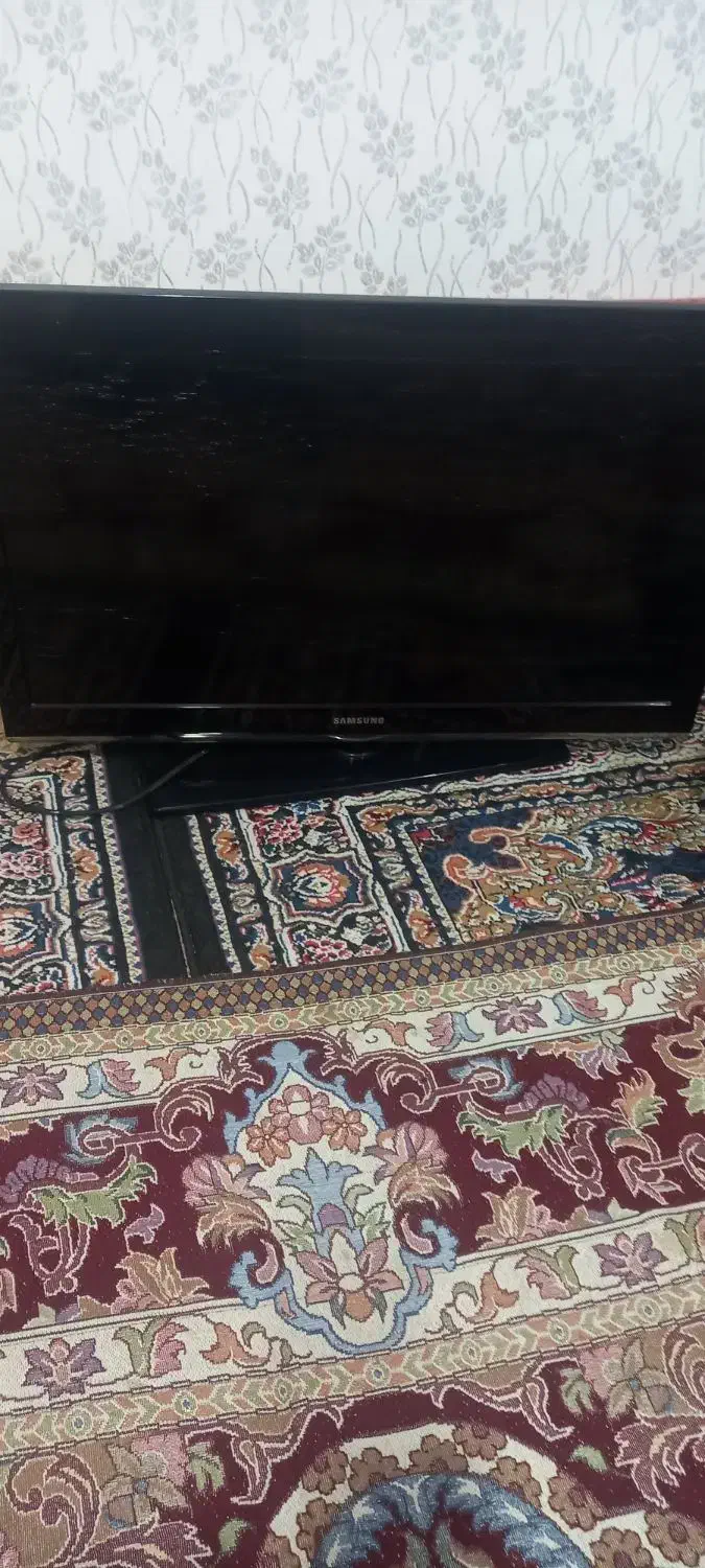 تلویزیون ۴۰ اینج ویک عدد دستگاه دیجیتال|تلویزیون و پروژکتور|لولمان, |دیوار