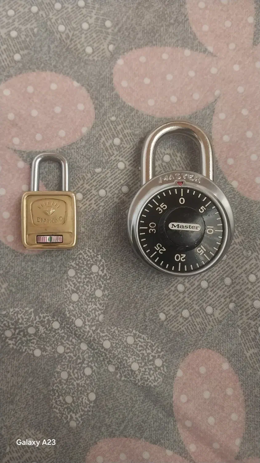 ۲تاقفل رمزی قدیمی با ۸تا وزنه قدیمی مثقالی طلا کِش|کلکسیون اشیاء عتیقه|قزوین, |دیوار