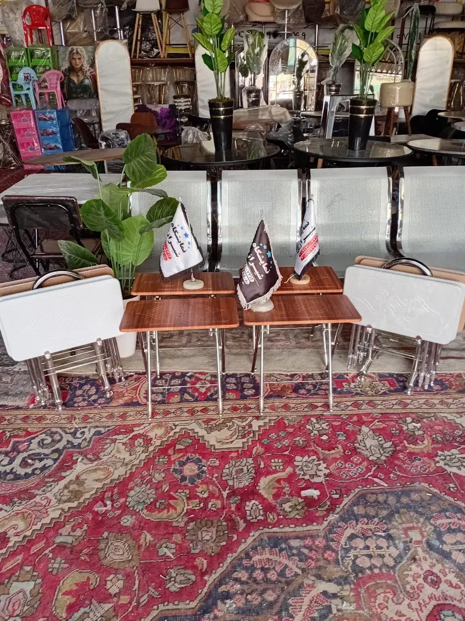 میز جلو مبلی تاشو مدل چمدونی پایه فلزی|مبلمان خانگی و میز عسلی|شیراز, وزیرآباد|دیوار