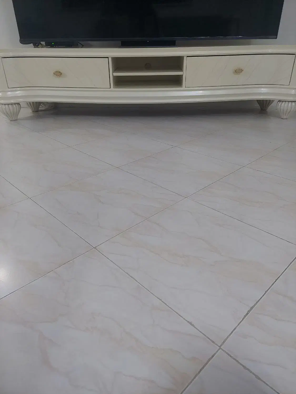 میز تلویزیون|میز تلویزیون|ری, شهید غیوری (ابن باویه)|دیوار