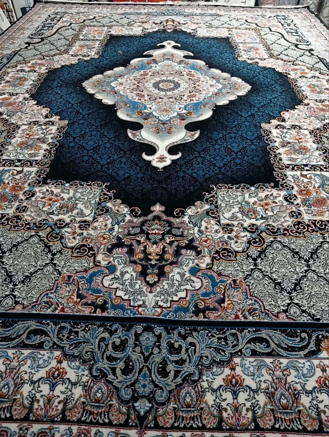 فرش ها فقط12متری هستن .تک و جفت مانده|فرش|گنبد کاووس, |دیوار