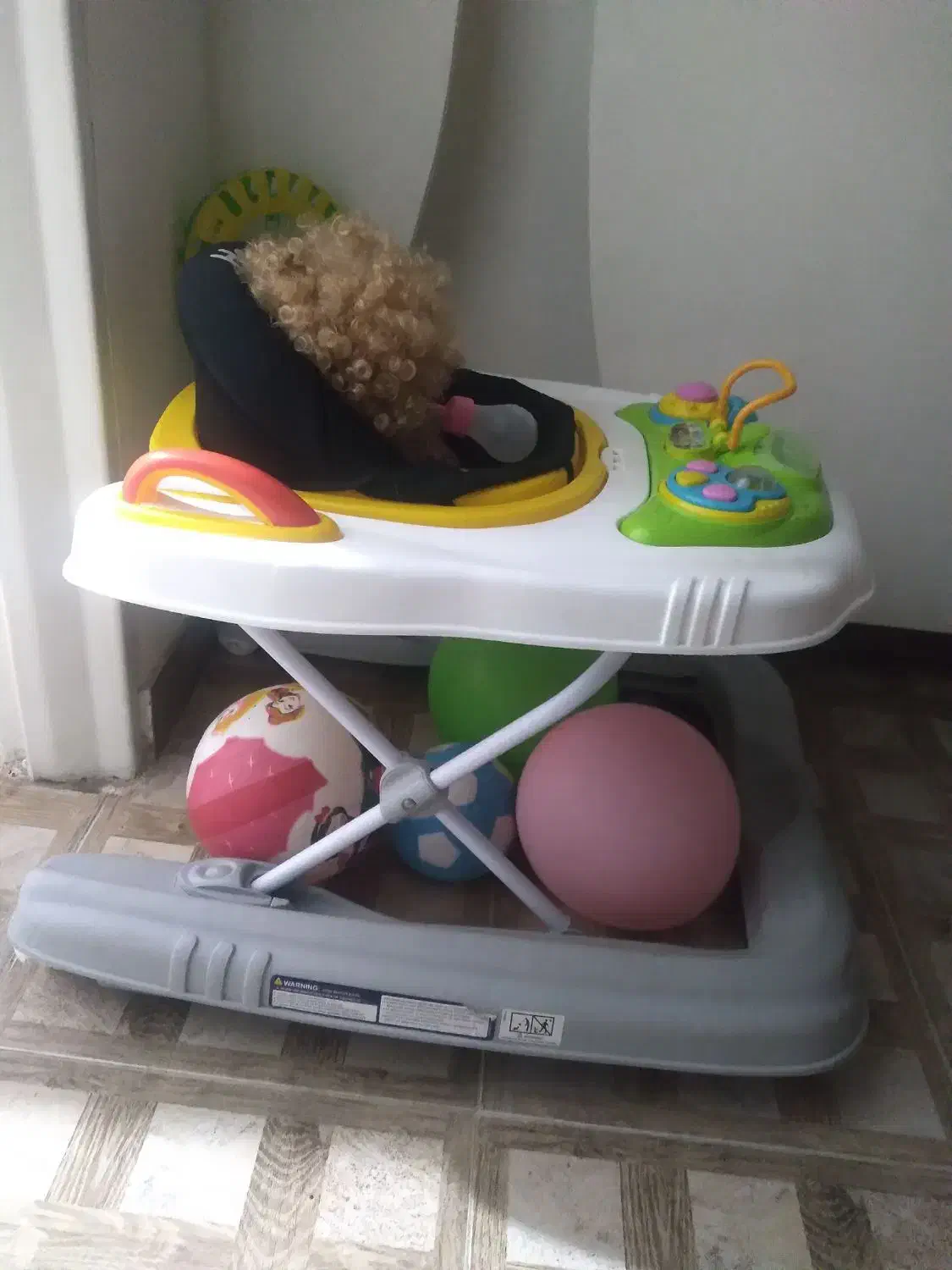 فروشی|تخت و صندلی بچه|رشت, لاکان|دیوار