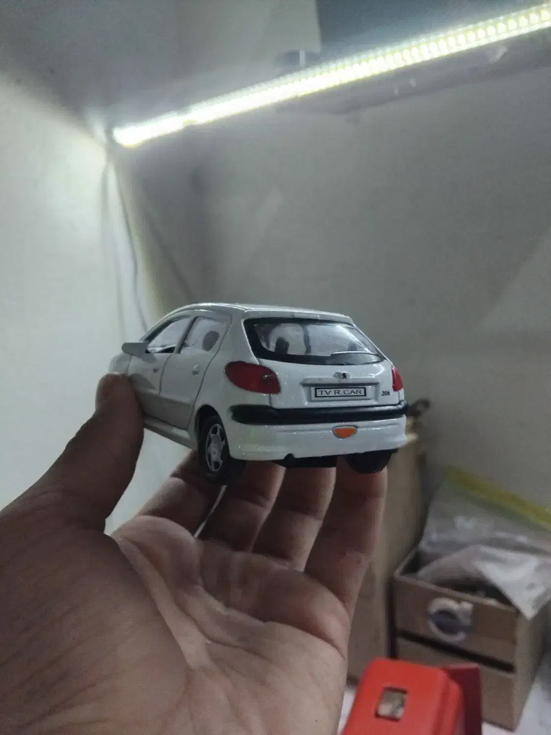 ماکت فلزی ۲۰۶ مقیاس کوچک (رنگ سفید)|اسباب‌‌بازی|گمیشان, |دیوار