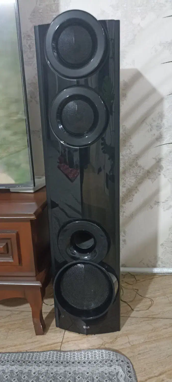 دو عدد اسپیکر استند ال جی|سیستم صوتی خانگی|مشکین‌دشت, |دیوار