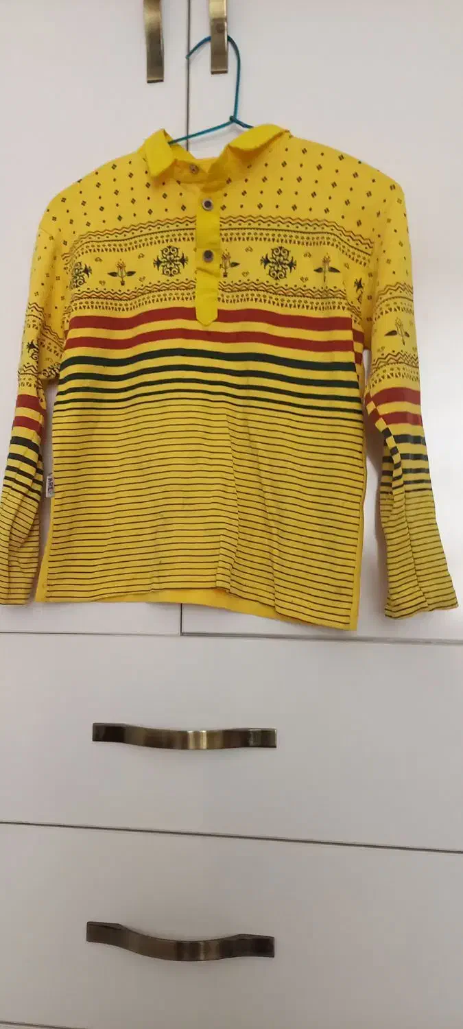 مقداری لباس پسرانه تیشرت وژاکت زمستانی|لباس|بیرجند, |دیوار