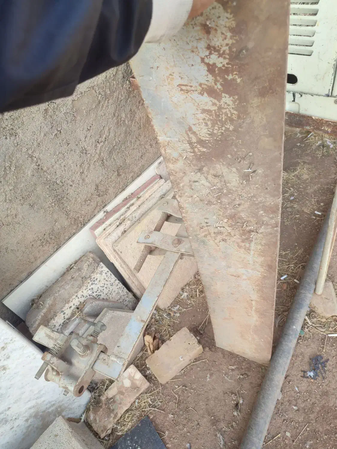 تیلرباوسایل|ماشین‌آلات صنعتی|اقبالیه, |دیوار